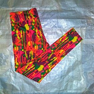 Zumba Amazon Perfect Long colorful Leggings size Large Lovely or Small Spicy